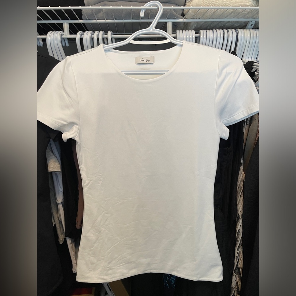 Babaton Contour Crew Hip Tee - size Medium - in white